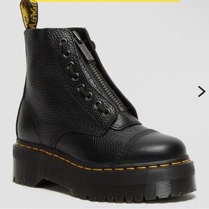 EUC Dr. Marten’s SINCLAIR
Milled Nappa Leather Platform Boots